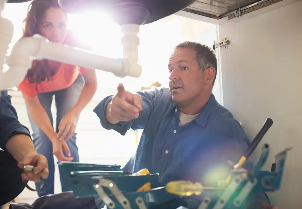 Can plumbing leaks fix themselves?