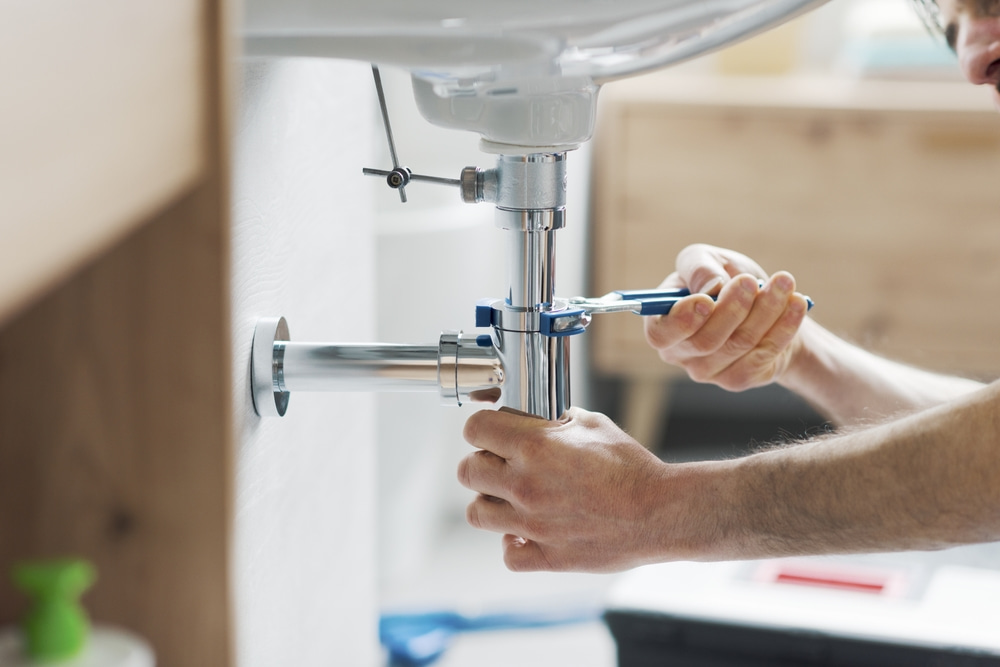 When should I call an emergency plumber